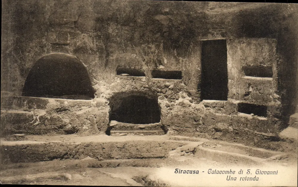 Siracusa - Catakombe des hl. Johannes - Eine Rotunde - Vorderseite