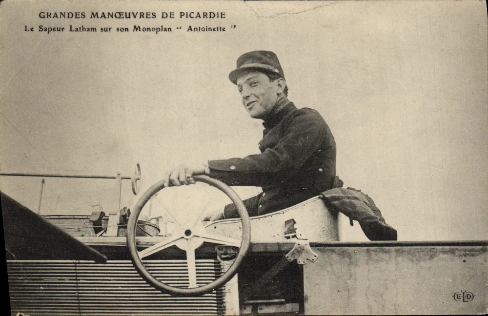 Große Manöver der Picardie — Der Feldwebel Latham auf seinem Monoplan „Antoinette“ — Éditeur E-D - Vorderseite