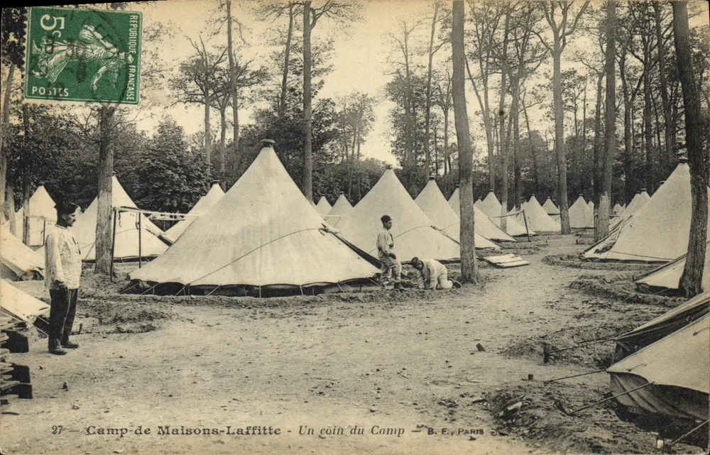 Camp de Maisons-Laffitte — Ein Eckchen des Lagers — B. E., Paris - Vorderseite