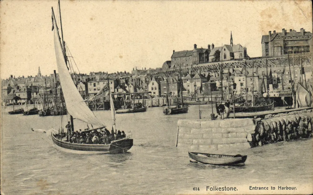 Folkestone — Eingang zum Hafen — Victoria Post Card Series n°614 - Vorderseite