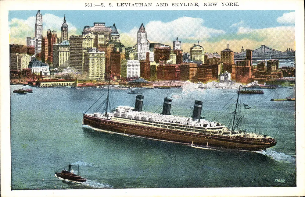 S.S. LEVIATHAN UND SKYLINE, NEW YORK — Verlag: Manhattan Post Card Co. - Vorderseite