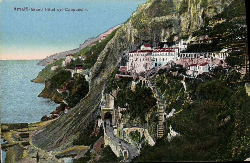 Amalfi—Grand Hôtel dei Cappuccini—A. Fusco Dipino, Piazza Duomo, Amalfi. No. 8 - Frente