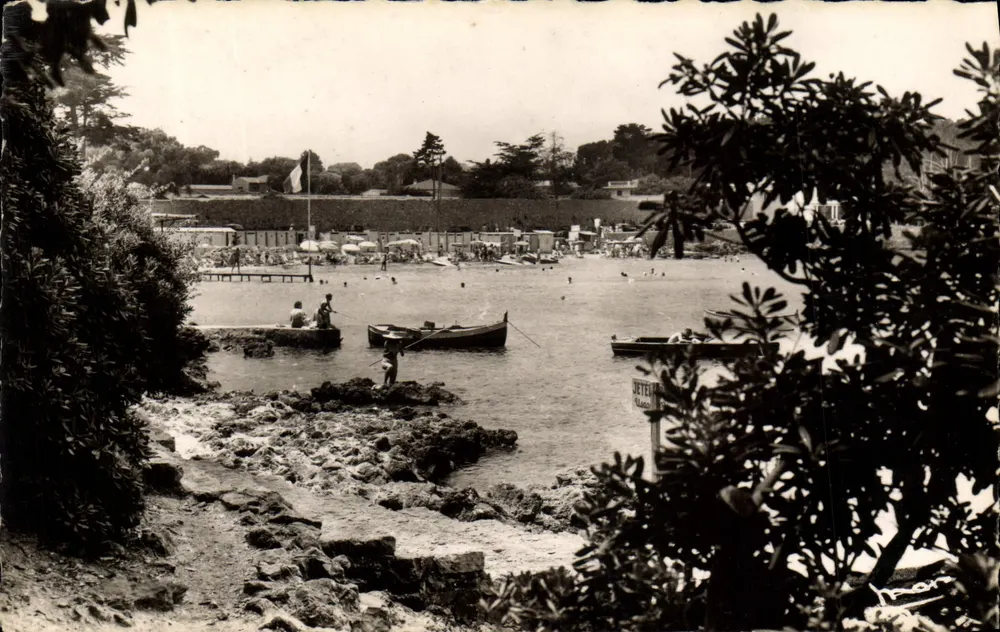 Praia de Antibes — vista de um caminho rochoso — Edições 'MAR' n°66 - Frente