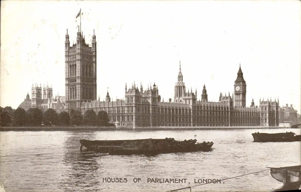 Häuser des Parlaments, London — Aussicht auf den Fluss mit Booten — unbekannter Verlag, Seriennummer nicht sichtbar - Vorderseite