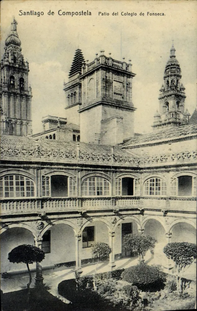 Santiago de Compostela — Patio des Collegium Fonseca - Vorderseite