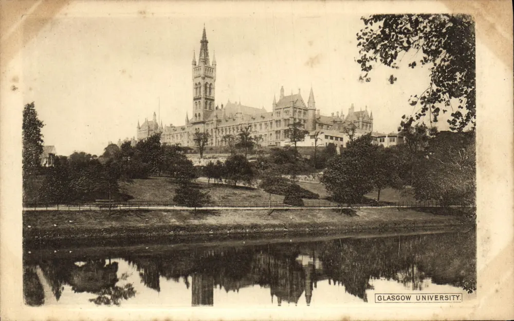Universidade de Glasgow — vista do prédio principal com o canal — editor James Lavelle, 10 Bordon St, Glasgow - Frente