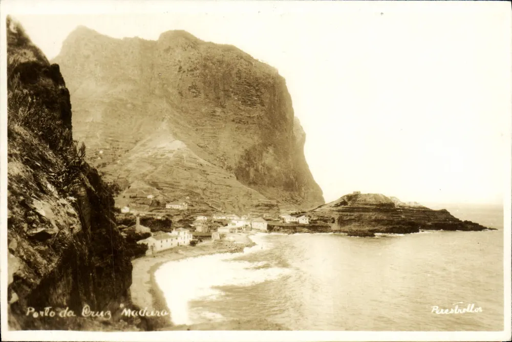 Porto da Cruz - Madiero — uitzicht op de baai en kliffen — uitgever Perestrello - Voorkant