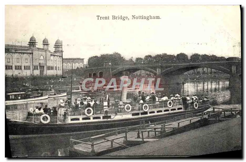 Trent Bridge, Nottingham — Ansicht des Brückens und eines Bootes auf dem Fluss — Verlag Boots Cash Chemists 'Pelham' Series - Vorderseite