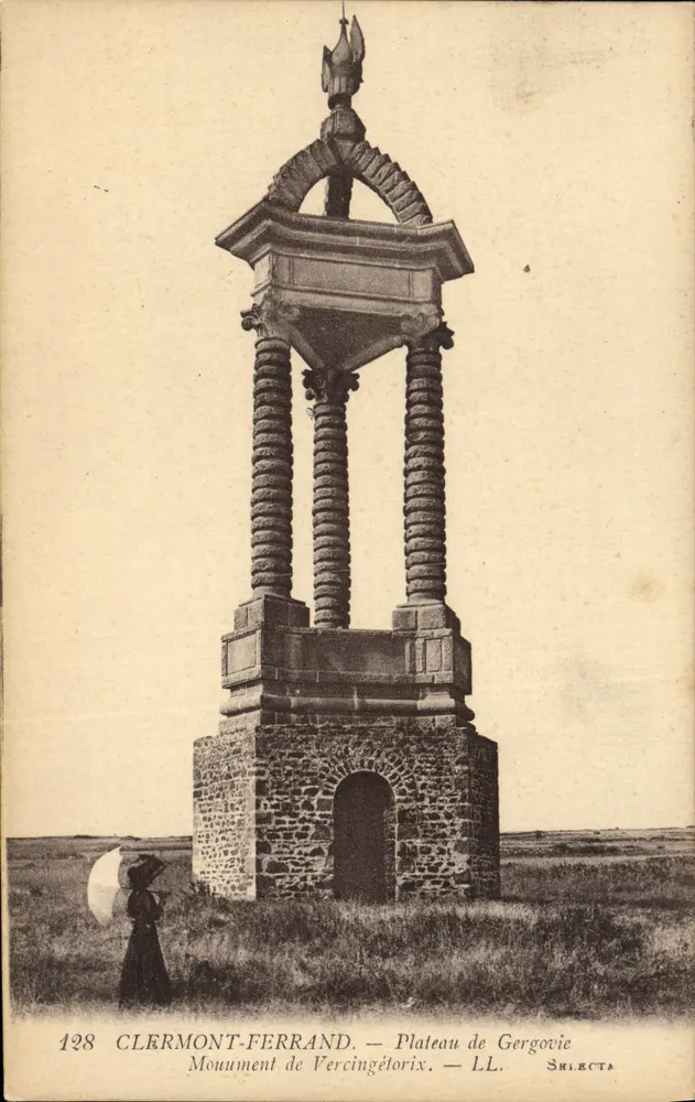 Clermont-Ferrand — Monumento de Vercingétorix — Plateau de Gergovie — LL - Anverso