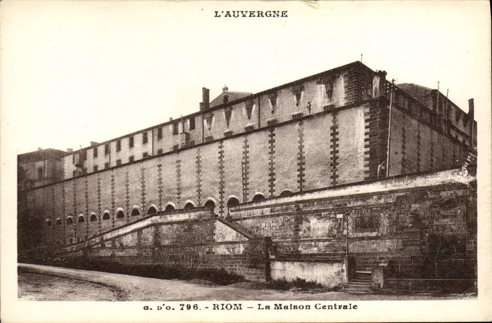 Riom — A Casa Central — A Auvergne - Frente