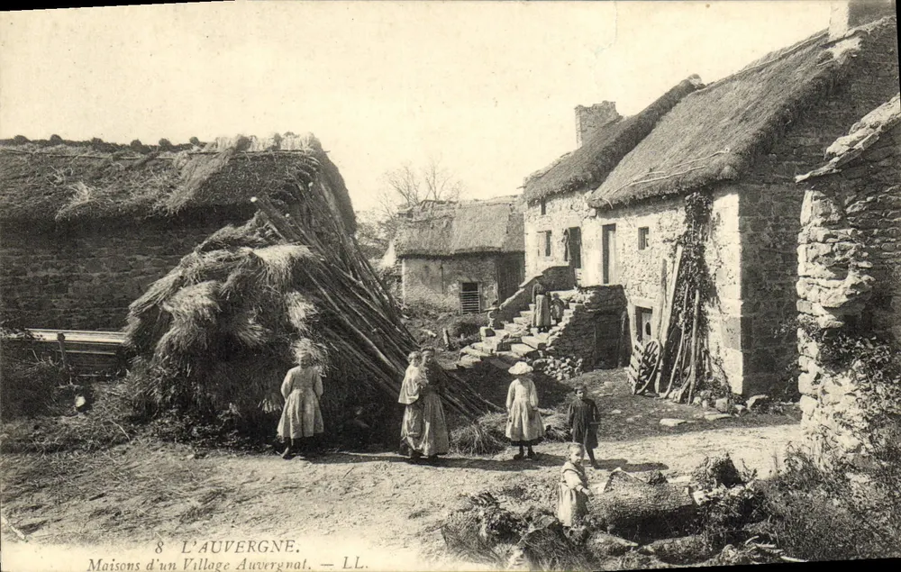 Häuser eines auvergnatischen Dorfes — L'Auvergne — LL. n°8 - Vorderseite