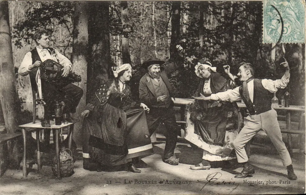 La Bourrée d'Auvergne — cena de dança — Paris, Moussier, fot. Paris - Frente