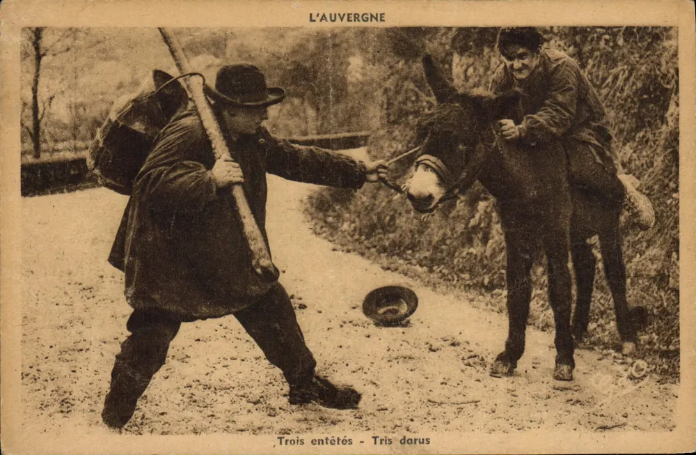L'Auvergne — Trois entêtés - Tris darus — éditeur non visible - Vorderseite