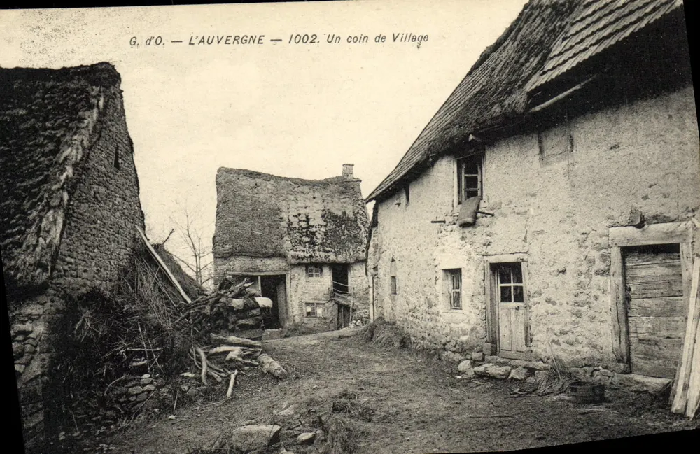 G. d'O, Auvergne — Ein Stück Dorf — 1002 - Vorderseite