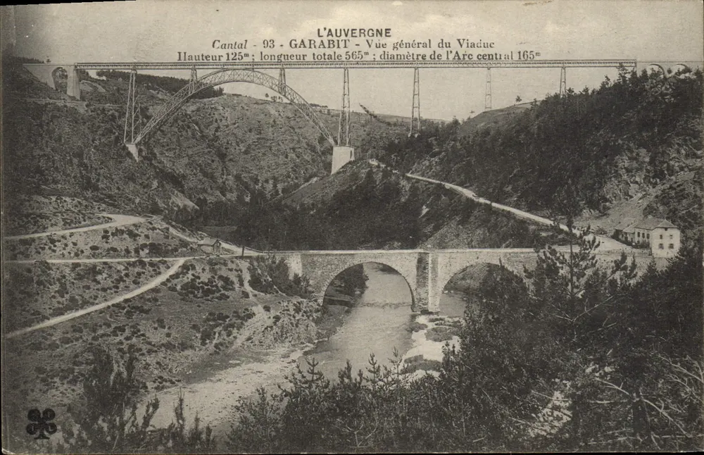 GARABIT - Allgemeiner Blick auf den Viadukt — Cantal - 93 — Höhe 125m ; Gesamtlänge 565m ; Durchmesser des zentralen Bogens 165m - Vorderseite