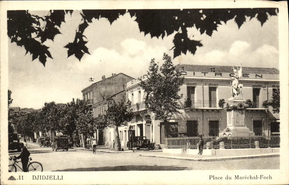Djidjelli — Platz des Marschalls Foch mit Statue und Citroën-Gebäude — Verlag DJIDJELLI n°11 - Vorderseite