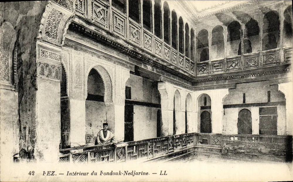 Fès — Interior do Fondouk-Nedjarine — LL - Frente