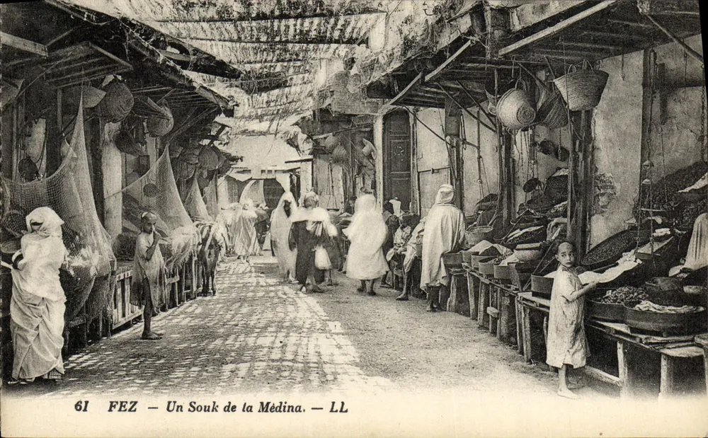Fès — Um Souk da Médina — LL - Frente