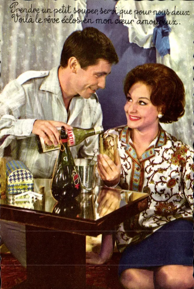 Liebende Paare — Intime Szene mit Martin-Flasche — Seriennummer nicht sichtbar - Vorderseite