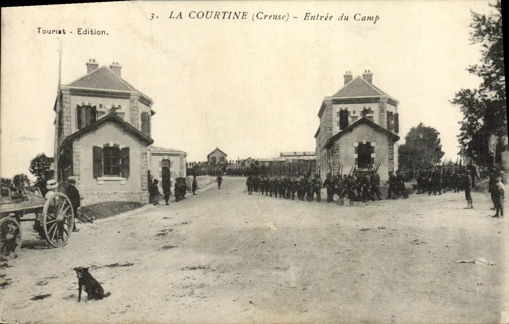 LA COURTINE (Creuse) — Eingang zum Lager — Tourist - Edition. - Vorderseite