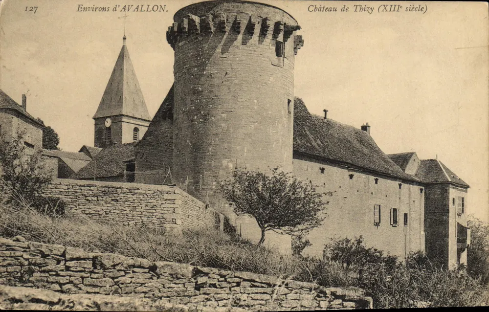 Castelo de Thizy — XIIIº século — Arredores de Avallon - Frente
