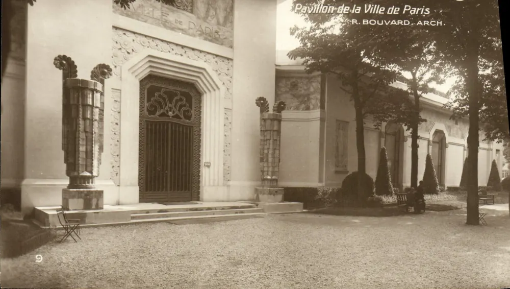 Pavillon der Stadt Paris — Ausstellung 1925 — R. Bouvard, Arch. - Vorderseite