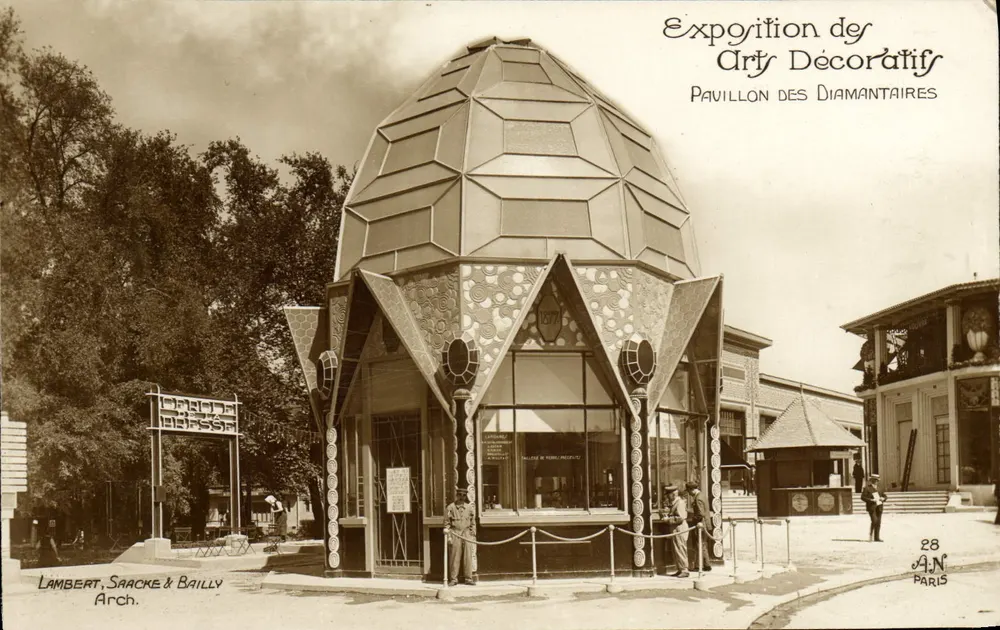 Pavillon der Diamantengewerkschaft — Ausstellung für Dekorative Künste 1925 — Lambert, Saracke & Bailly, Arch. - Vorderseite