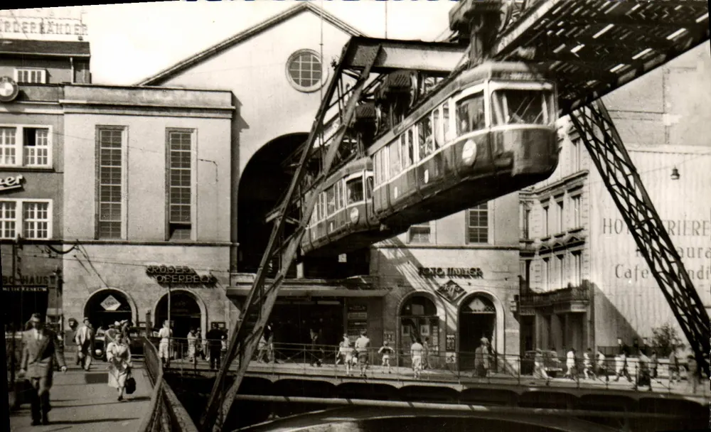 Wuppertal-Elberfeld — Schwebbahnhof Döppersberg — Verlag: Foto - Vorderseite