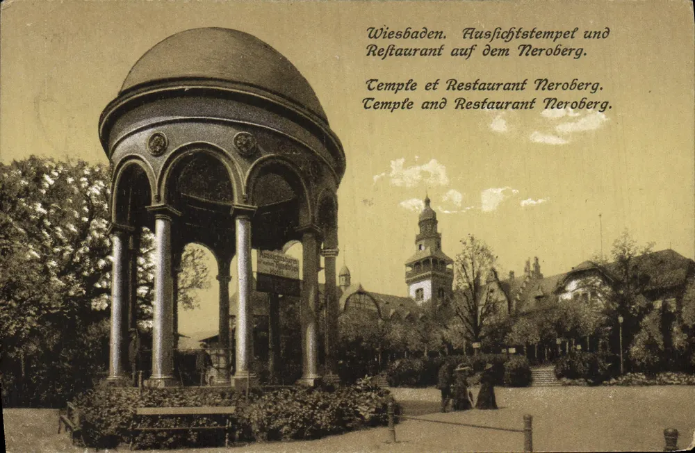 Wiesbaden. Aussicht auf den Aussichtstempel und Restaurant auf dem Neroberg — Tempel und Restaurant Neroberg. - Vorderseite