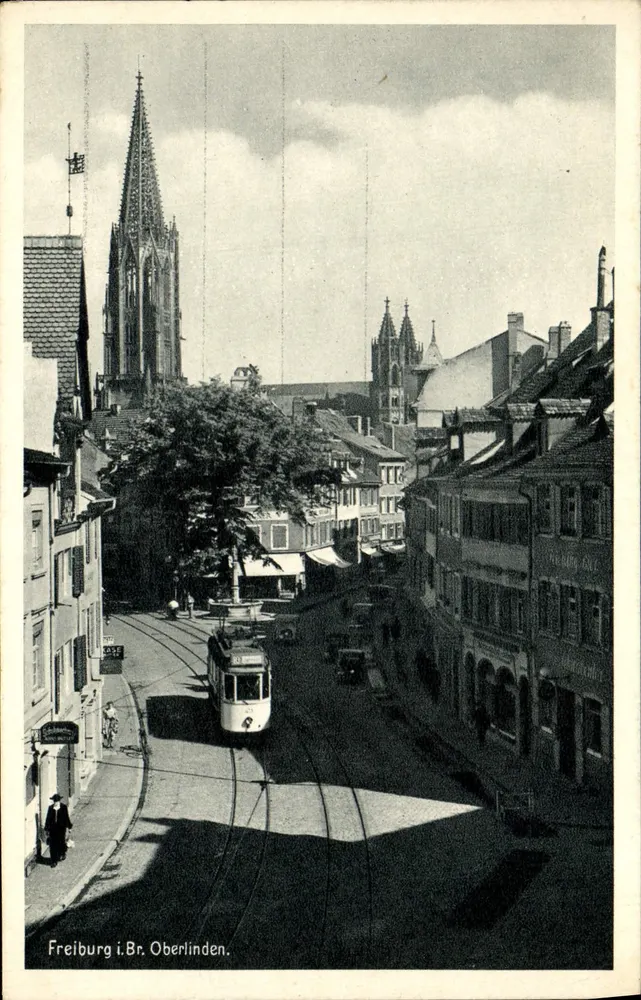 Freiburg i. Br. Oberlinden — vista de la calle con tranvía y iglesia — Kunstverlag Erwin Burda - Anverso