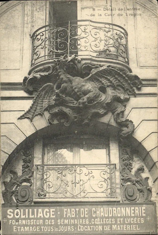 Detail der Eingang zur Dragon Courtyard — Soliliage, Blechwarenfabrikant — Paris - Vorderseite