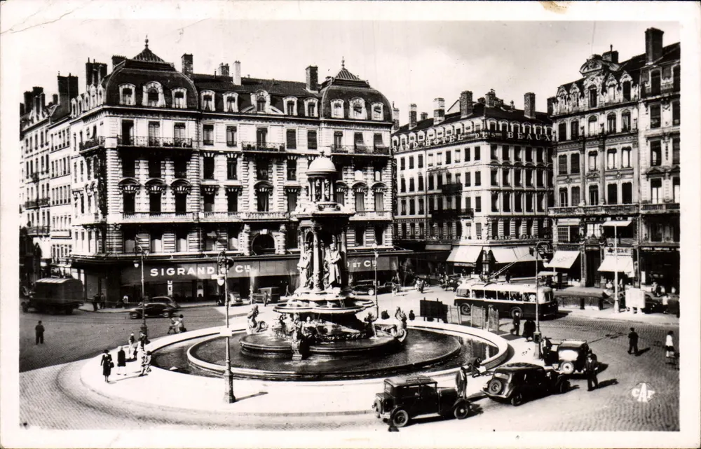 Place des Jacobins — Lyon — editor CAF, n° (51) - Frente