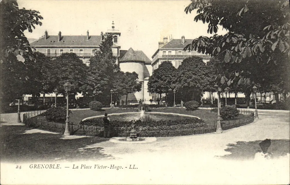 Grenoble — A Praça Victor-Hugo — LL, n°24 - Frente