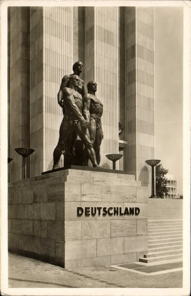 Sculpturale Gruppe 'Deutschland' — Internationale Ausstellung Paris 1937 — Photo-Hoffmann, München - Vorderseite