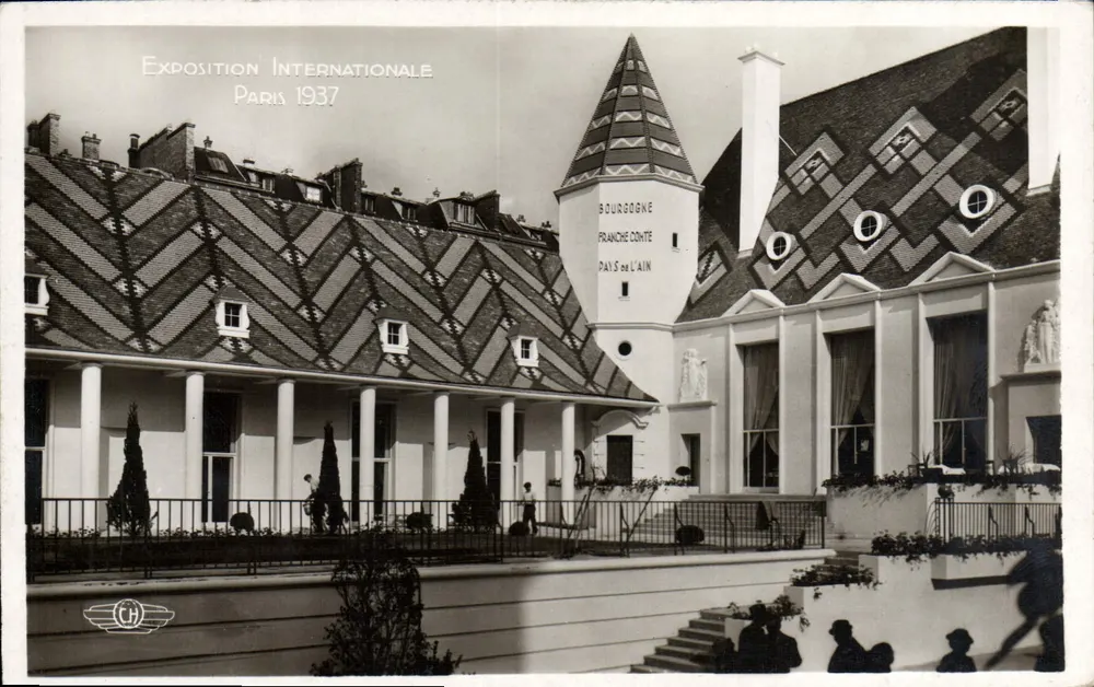Internationale Ausstellung Paris 1937 — Pavillon von Burgund, Franche-Comté und Ain — Verlag CH - Vorderseite