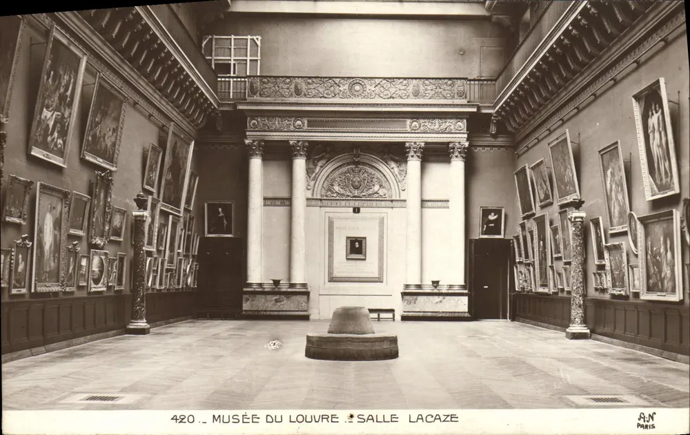 Musée du Louvre — Salle Lacaze — vista interior - Frente