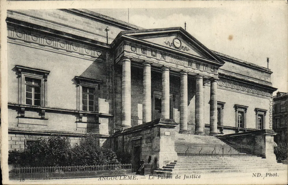 Angoulême — O Palácio de Justiça — ND. Fot. - Frente