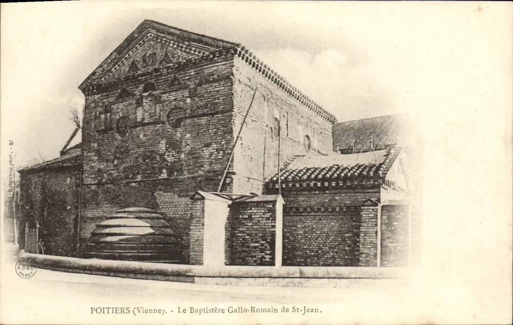 Poitiers (Vienne) - Der gallo-römische Baptistertum von St-Jean — Robichon Phot. - 37 - Vorderseite