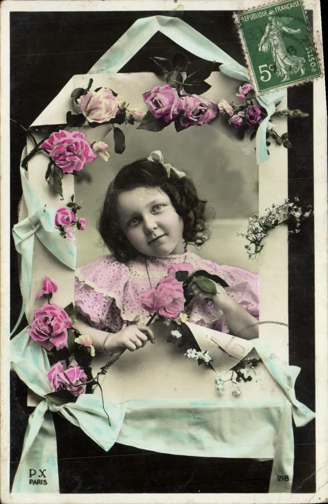 Kleine Mädchen mit Rosen — Blumendekor und Schleife — veröffentlicht von P.X. PARIS n°218 - Vorderseite