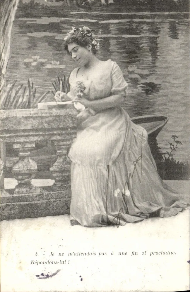 Frau in langer Robe neben einem Teich — gedruckter und handschriftlicher Text — Verlag LACRIFFE, Paris - Vorderseite