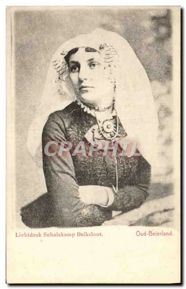 Frau im traditionellen Kleid — Oud-Beierland — Lichtdruk Schalekamp Buiksloot - Vorderseite