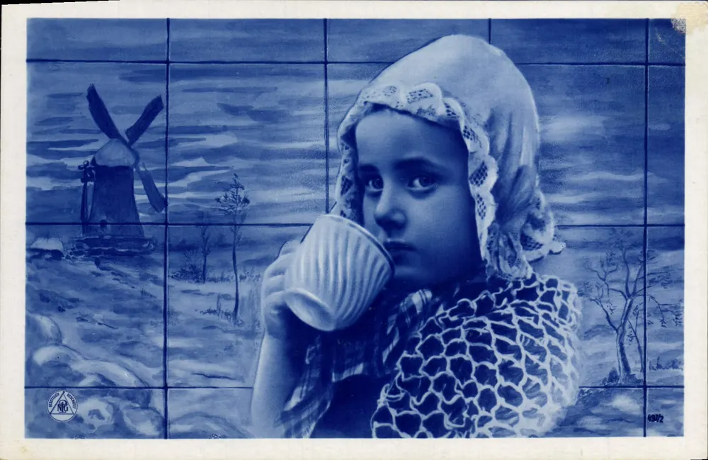 Frau mit Tasse — Landschaft mit Mühle — Verlag NRC, Nr. 6972 - Vorderseite