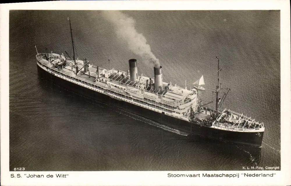 S.S. "Johan de Witt" — Schiff der Dampfschifffahrtsgesellschaft "Nederland" — K. L. M.-Foto, n° 8123 - Vorderseite