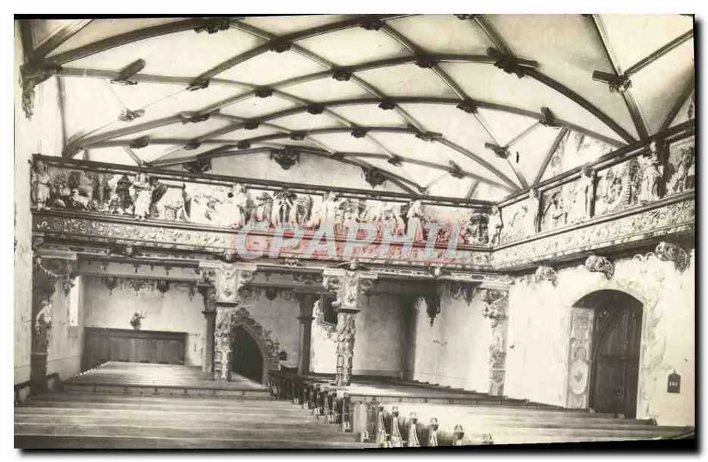Interior de uma igreja — abóbada com ogivas e baldacim esculturado - Frente