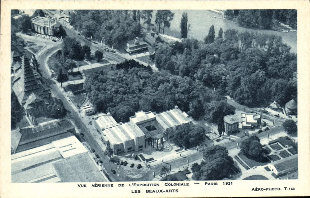 Luftbild der Kolonialausstellung — Paris 1931 — Die Feinen Künste — Aéro-Photo T.143 - Vorderseite
