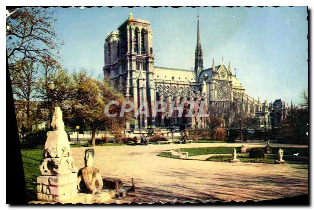 Notre-Dame de Paris — vue du square avec statues — éditeur Ganycolor - Frente