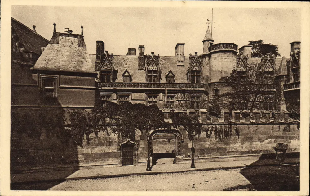 Museu de Cluny — Paris — Editor Lévy e Neurdein, n° LL - Frente