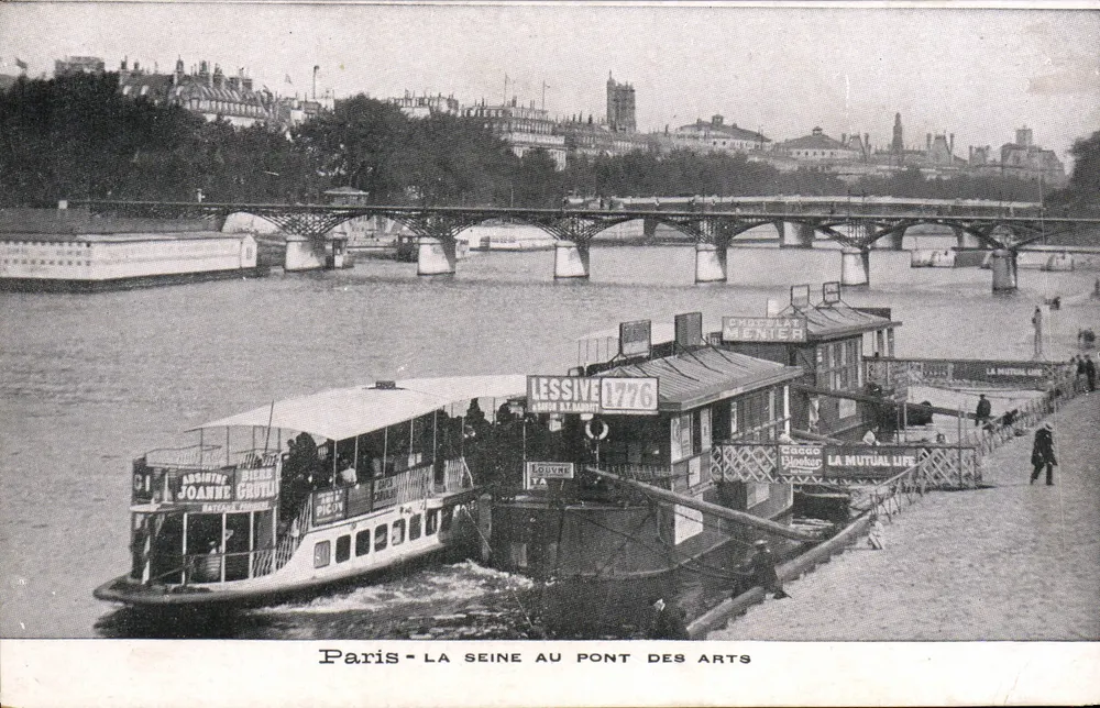 Paris - Die Seine am Pont des Arts — Passagierboot mit Werbung - Vorderseite