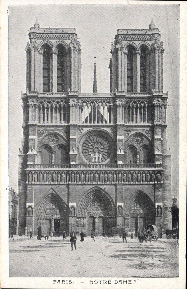 Paris — Notre-Dame — vista da fachada - Frente