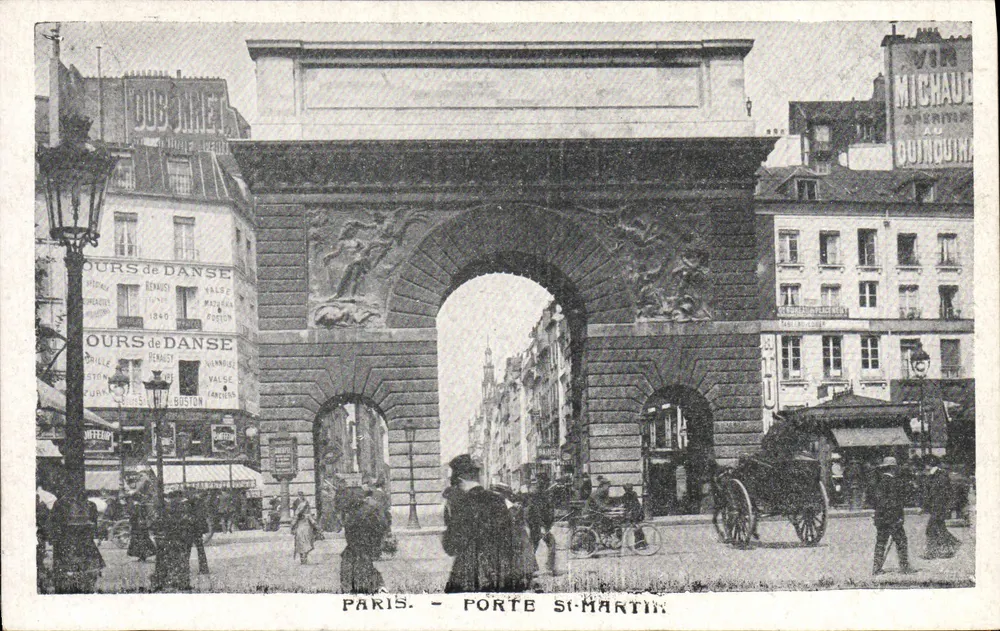 Paris — Porta Saint-Martin — vista urbana com lojas e pedestres - Frente